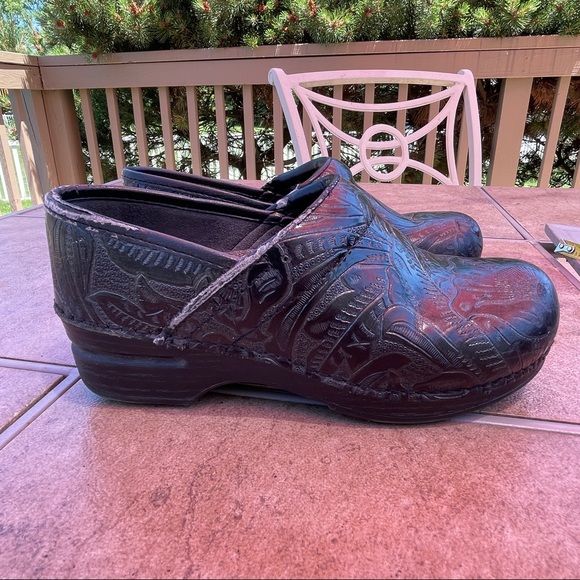 DANSKO XP Black Tooled Leather Cogs Size 36, US 5.5-6 - Picture 1 of 7